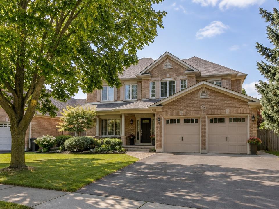 Detached family home with double garage in a GTA suburb